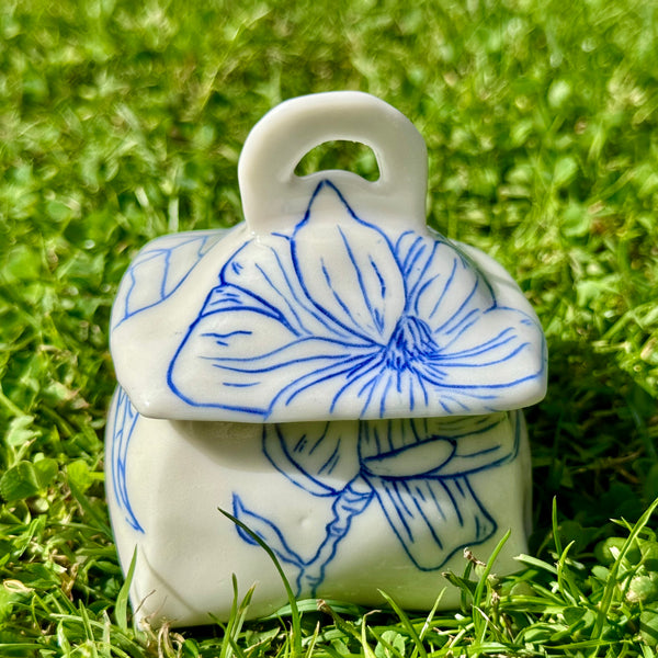 Magnolia small "rattle" lidded pot