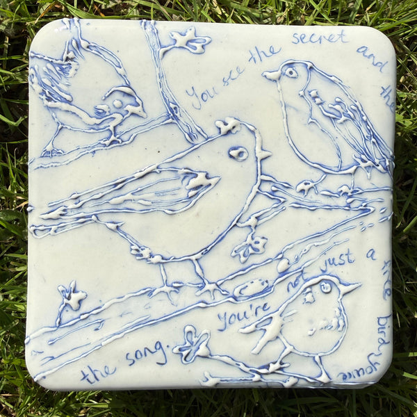 Blue and white porcelain lidded bird box