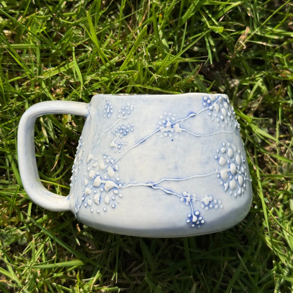 Blue porcelain small mug (slip trailed) 2