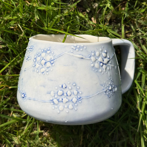Blue porcelain small mug (slip trailed) 2