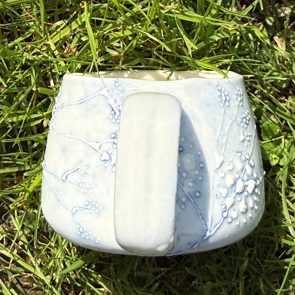 Blue porcelain small mug (slip trailed) 2