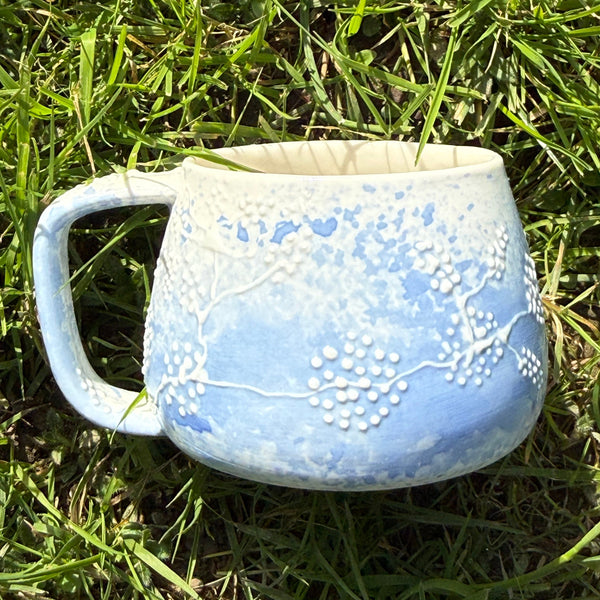 Blue porcelain small mug (slip trailed)