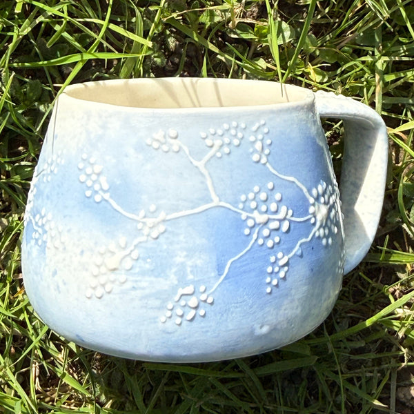 Blue porcelain small mug (slip trailed)