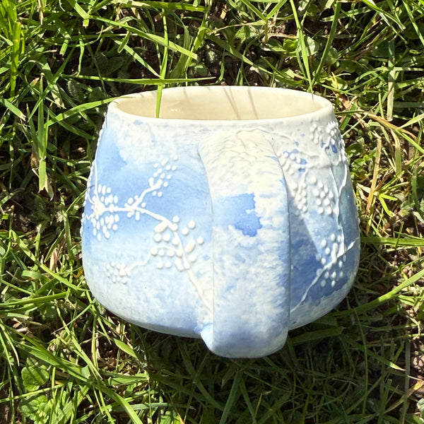 Blue porcelain small mug (slip trailed)