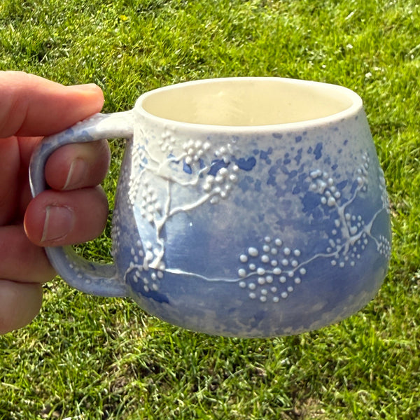 Blue porcelain small mug (slip trailed)