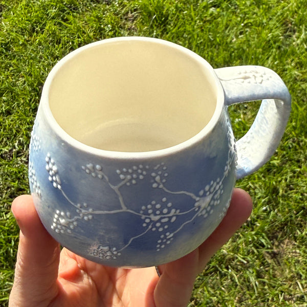 Blue porcelain small mug (slip trailed)